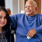 "Rohini Acharya और Lalu Prasad Yadav की साथ में ली गई राजनीतिक चर्चा वाली नवीनतम फोटो—बिहार राजनीति में उभरते विवादों को दर्शाती हुई।"